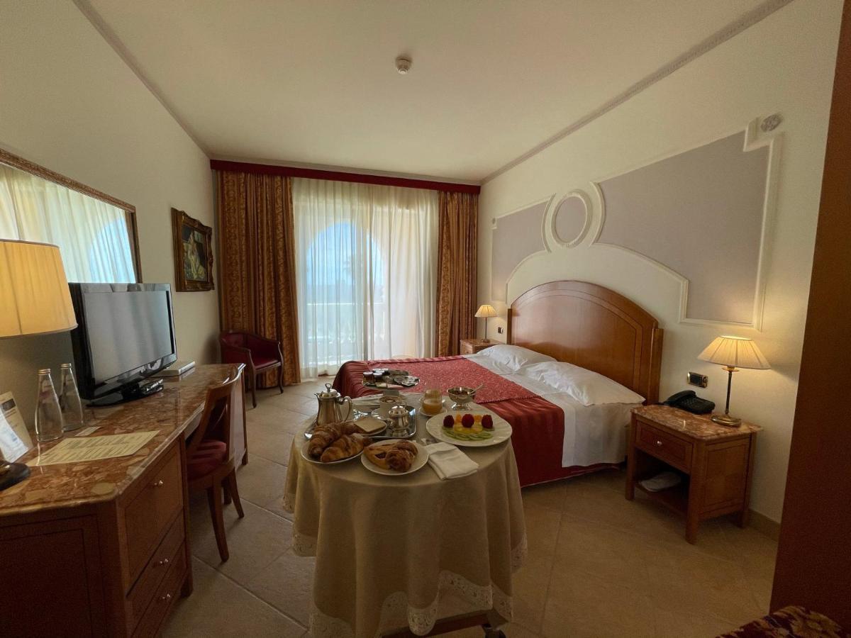 Parco Dei Principi Hotel Roccella Ionica Eksteriør bilde